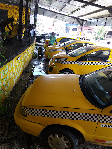 Restaurante / Car Wash Punto y Coma