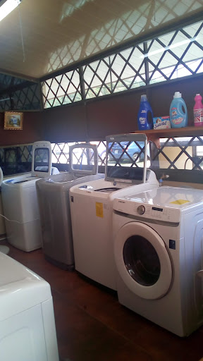 Limpia & Doblada Lavanderia Laundry